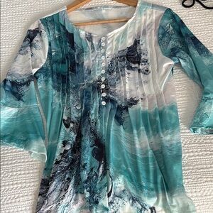 Amazon Essentials Blue Graphic 3/4 Sleeve Blouse